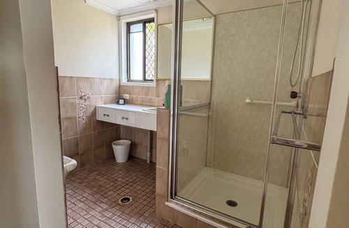 Sunnybank Hills House | Guest Suite with private entrance - Clean & Relaxing
