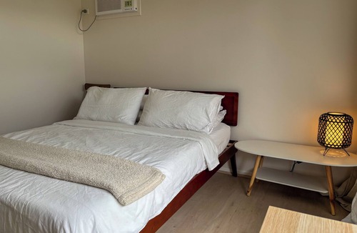 Sunnybank Hills House | Guest Suite with private entrance - Clean & Relaxing