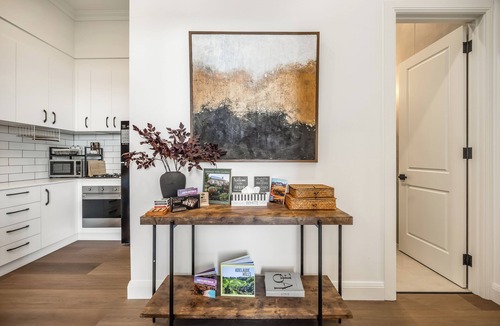 Woodforde Bed & Breakfast | Hamilton on the Hill | City Views | Breakfast, Chocolates & Cheese