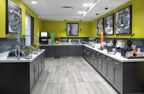 Airport Area Hotel | Hampton Inn & Suites Irvine-Orange County Airport