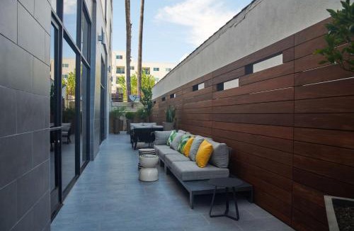 Van Nuys Hotel | Hampton Inn & Suites Sherman Oaks