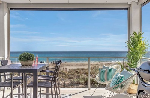Moana Apartment | Hamptons inspired Waterfront Living on Moana Beach