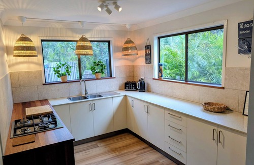 Brisbane Waterfront House | Happy Days SeaView top of foreshore hill, Bulwer Moreton Island new management