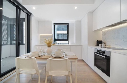 North Sydney Apartment | Harbour Lifestyle Modern 1BR in Prime Spot
