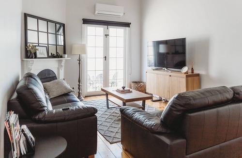 Bendigo House | Hargreaves Cottage - close to CBD