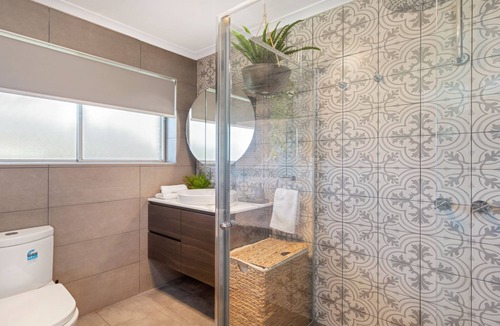 Greenwell Point House | Harmony on Haiser B – gorgeous, self-contained upstairs unit with stunning views of the river
