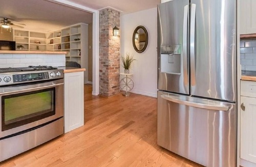 Elora House | Heart of downtown w/private backyard. Walk to Elora Mill!