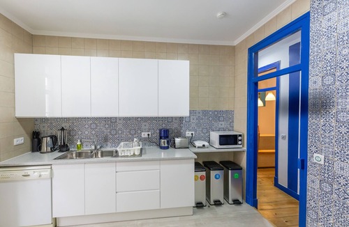 Parede Hostel | Help Yourself Hostels Parede