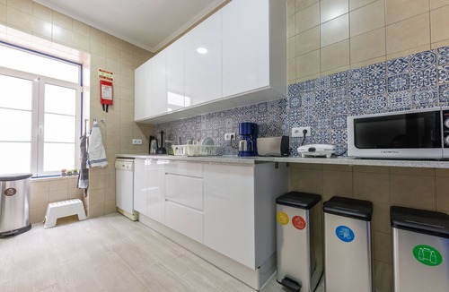 Parede Hostel | Help Yourself Hostels Parede