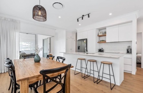 East Toowoomba House | Hestia Villa - Luxury Retreat near CBD and Grammar