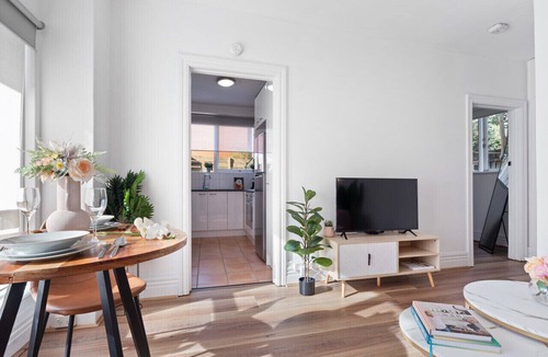 Caulfield North Apartment | Hidden Cozy Gem In Caulfield North