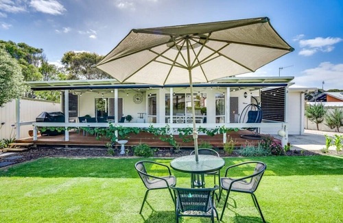 Middleton House | Hidden Little Gem – Luxury Township Escape in Middleton