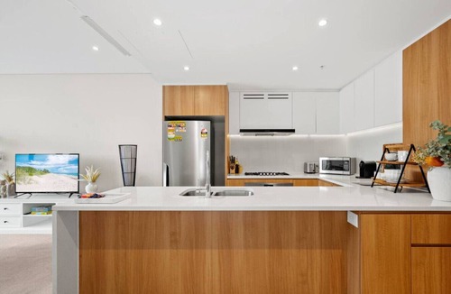 Wentworth Point Apartment | High-Rise Haven with Spectacular Skyline Views