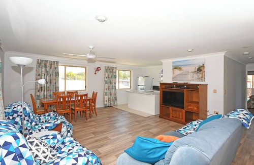 Traviston Apartment | High Tide On Burrum Upstairs Unit