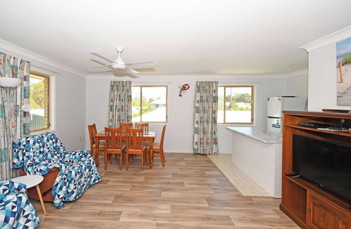 Traviston Apartment | High Tide On Burrum Upstairs Unit