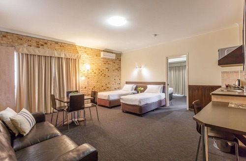 South Toowoomba Hotel | Highlander Motor Inn & Apartments
