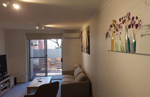 North Adelaide Apartment | Highly rated 2 bedroom self contained apartment in a fantastic location