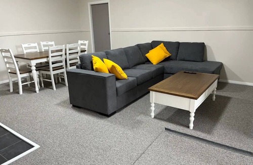 Hazelgrove House | Hillcrest Farm Stay affordable 2 bedroom apartment