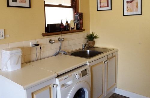 Mylor Apartment | Hilltop Haven Adelaide Hills Retreat Pet Friendly with Night and Day Yards