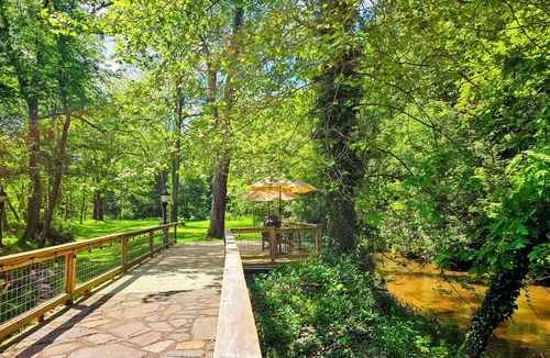 Court House House | Historic Epperly Mill on Dodd Creek-1 mile from Floyd with 1 acre serene setting