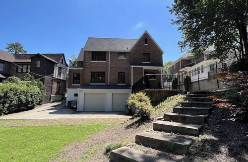 Tuscaloosa House | Historic Home, Parks 6 Cars, 2min walk to the Strip, then 10 min Stadium Stroll.