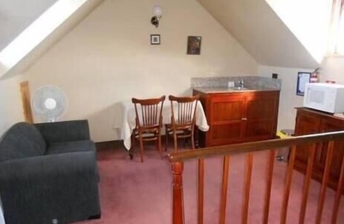 Sorell Hostel | Historical Loft Queen Bed Own Entrance & Bathroom