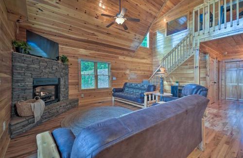 Unaka House | Hiwassee Hideaway Cabin with Mountain Views!