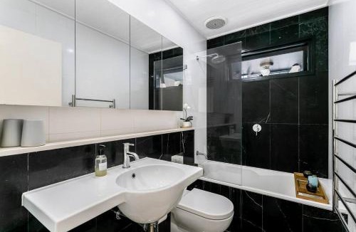 Neutral Bay Apartment | HOLDS - Beautiful Unit in Neutral Bay - Holdsworth St