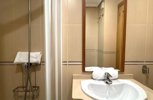 Baiona Apartment | Holibai Cousiña, Tranquilo y cómodo Apto con parking, Baiona, Galicia