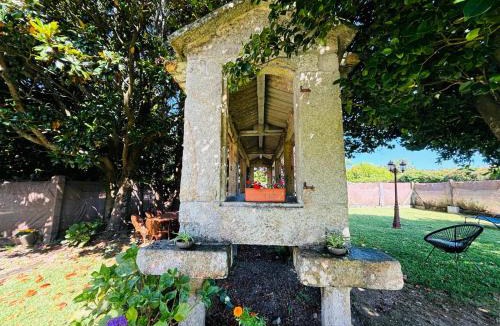 Sabaris Apartment | Holibai, Miña Xoia, Villa con historia y jardín exquisito en Galicia