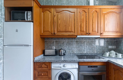 El Paraiso Apartment | Holiday Apartment '7A Allyson' with Pool, Private Garden & Wi-Fi