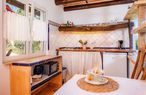 Son Macia House | Holiday Apartment "Individual Guesthouse Mallorca" with Mountain View, Shared Pool & Wi-Fi