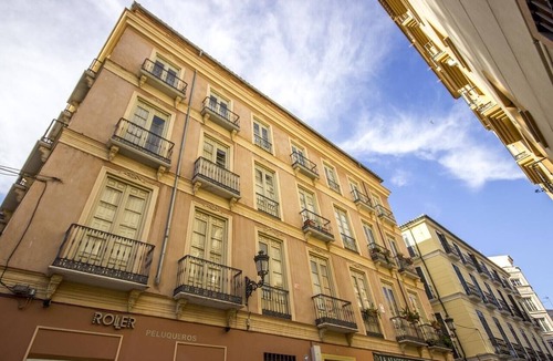 Plaza de Toros Vieja Apartment | Holiday Apartment "Picasso Flat" in Málaga City with Balcony, Wi-Fi & A/C