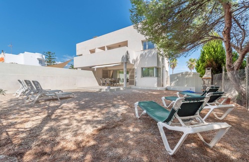 Son Serra de Marina House | Holiday Home “Aloe” with Garden, Terraces & Wi-Fi