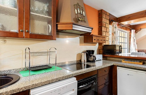 Malaga-Este Villa | Holiday Home 'Casa Del Golf - 10 Minutes on Foot' with Mountain View, Private Pool and Wi-Fi