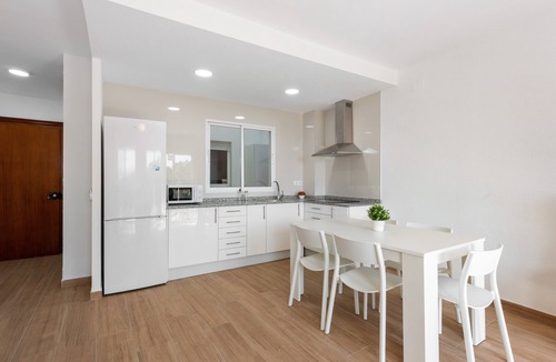 El Palo House | Holiday Home "Casa Mar de Frente" with Sea View, Private Terrace & Wi-Fi