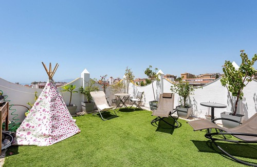 El Palo House | Holiday Home 'Casa Miraflores' with Sea View, Wi-Fi and Air Conditioning