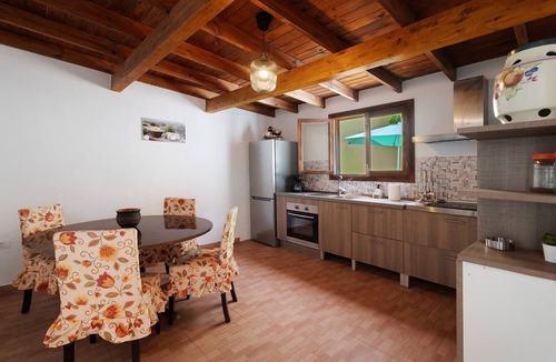 Alajero House | Holiday Home 'Fagundo 84' with Mountain View, Private Terrace and Wi-Fi