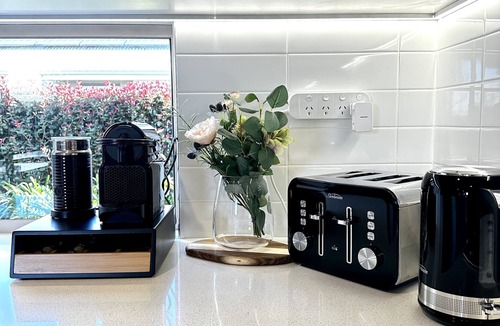 Middle Ridge House | Holiday Home in Middle Ridge Toowoomba
