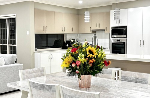 Middle Ridge House | Holiday Home in Middle Ridge Toowoomba