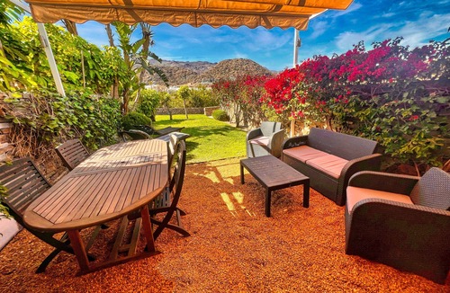 Playa Macenas House | Holiday Home 'Luxe - Macenas Resort Pool' with Sea Views, Wi-Fi & Air Conditioning