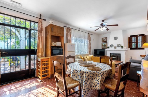 Cerrado de Calderon House | Holiday Home 'Sailor House Slow Life In Nature' with Mountain View, Wi-Fi and Air Conditioning
