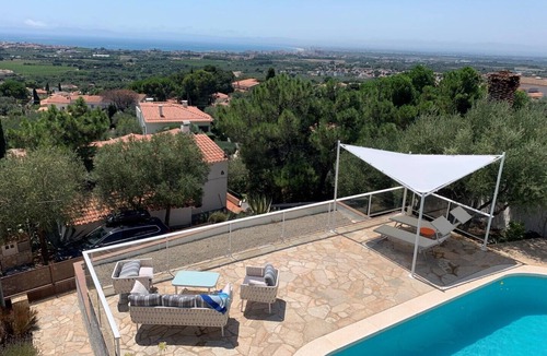 El Mas Fumats House | Holiday home with private pool and sea views - near Aquabrava