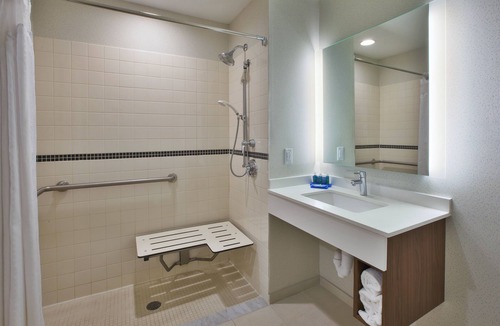 Fishers Hotel | Holiday Inn Express Hotel & Suites Rochester - Victor by IHG
