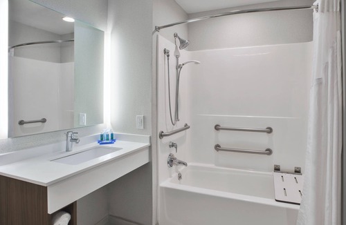 Fishers Hotel | Holiday Inn Express Hotel & Suites Rochester - Victor by IHG