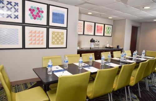 Selma Hotel | Holiday Inn Express Hotel & Suites Selma by IHG