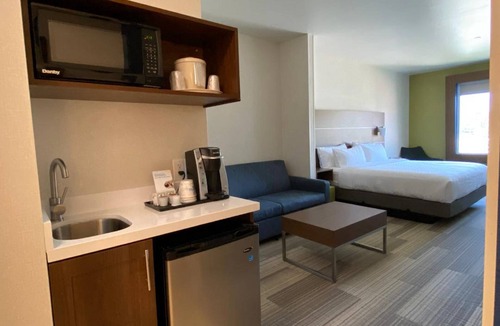 Beaumont Hotel | Holiday Inn Express & Suites Beaumont - Oak Valley by IHG