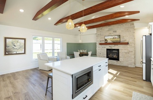 Winterset House | Holliwell Bridge Retreat - Private, Spacious & Close to town! Great for Groups!