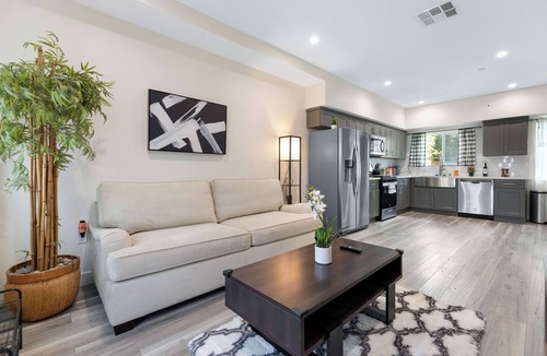 East Hollywood House | Hollywood Haven with Hollywood Sign View