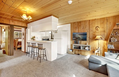 Sugarloaf Cabin | Holmes Away from Home Big Bear- Adorable Sugarloaf Retreat
